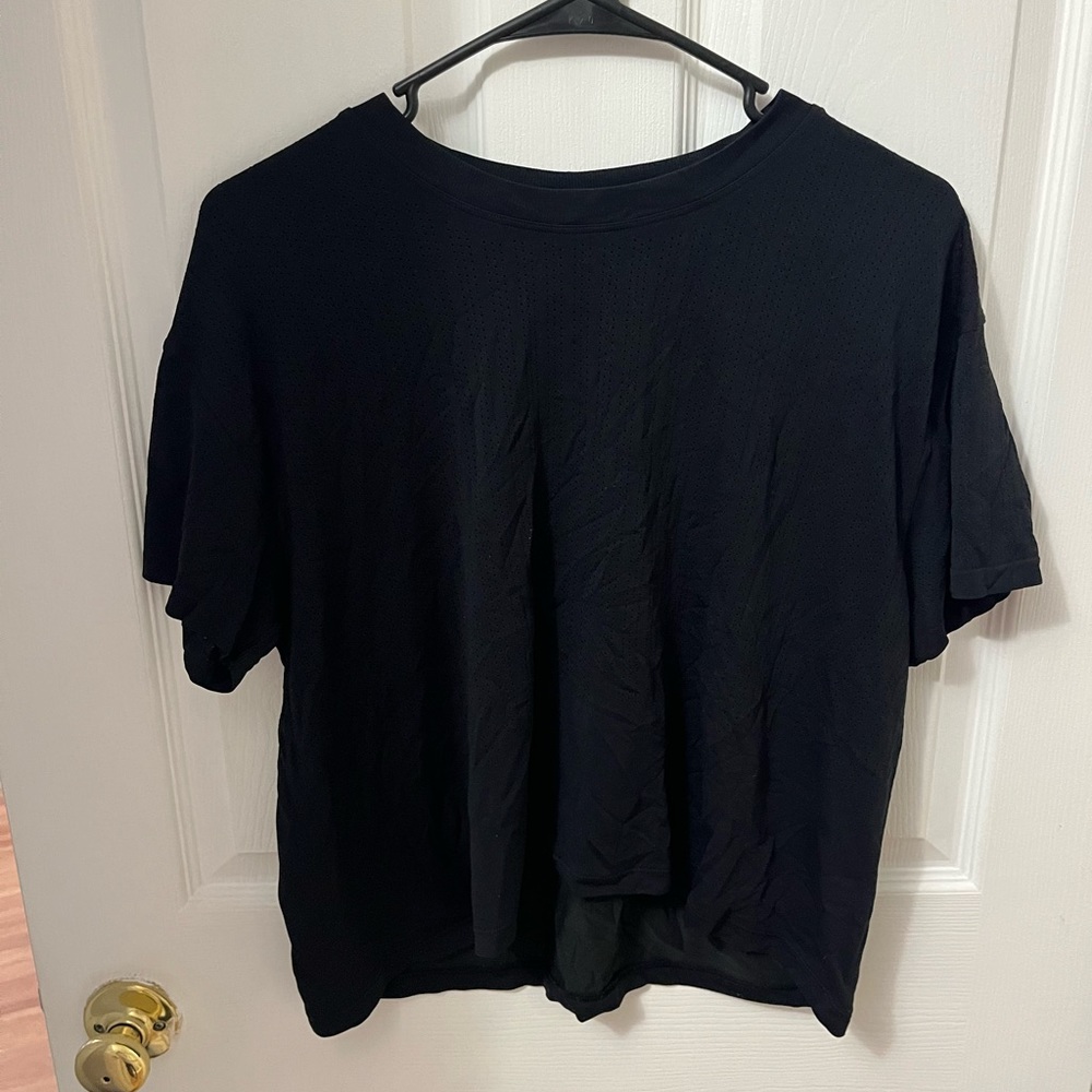 Lululemon train to be top in black